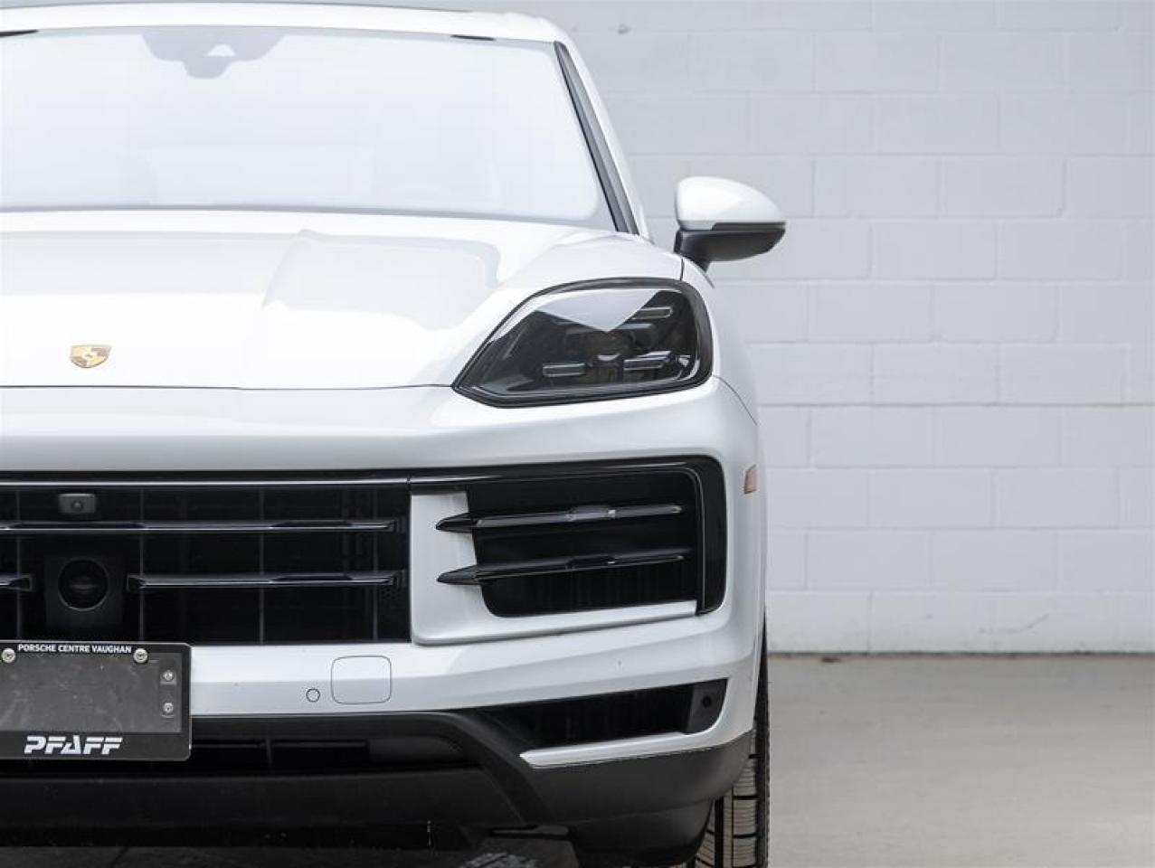 2024 Porsche Cayenne  Photo3