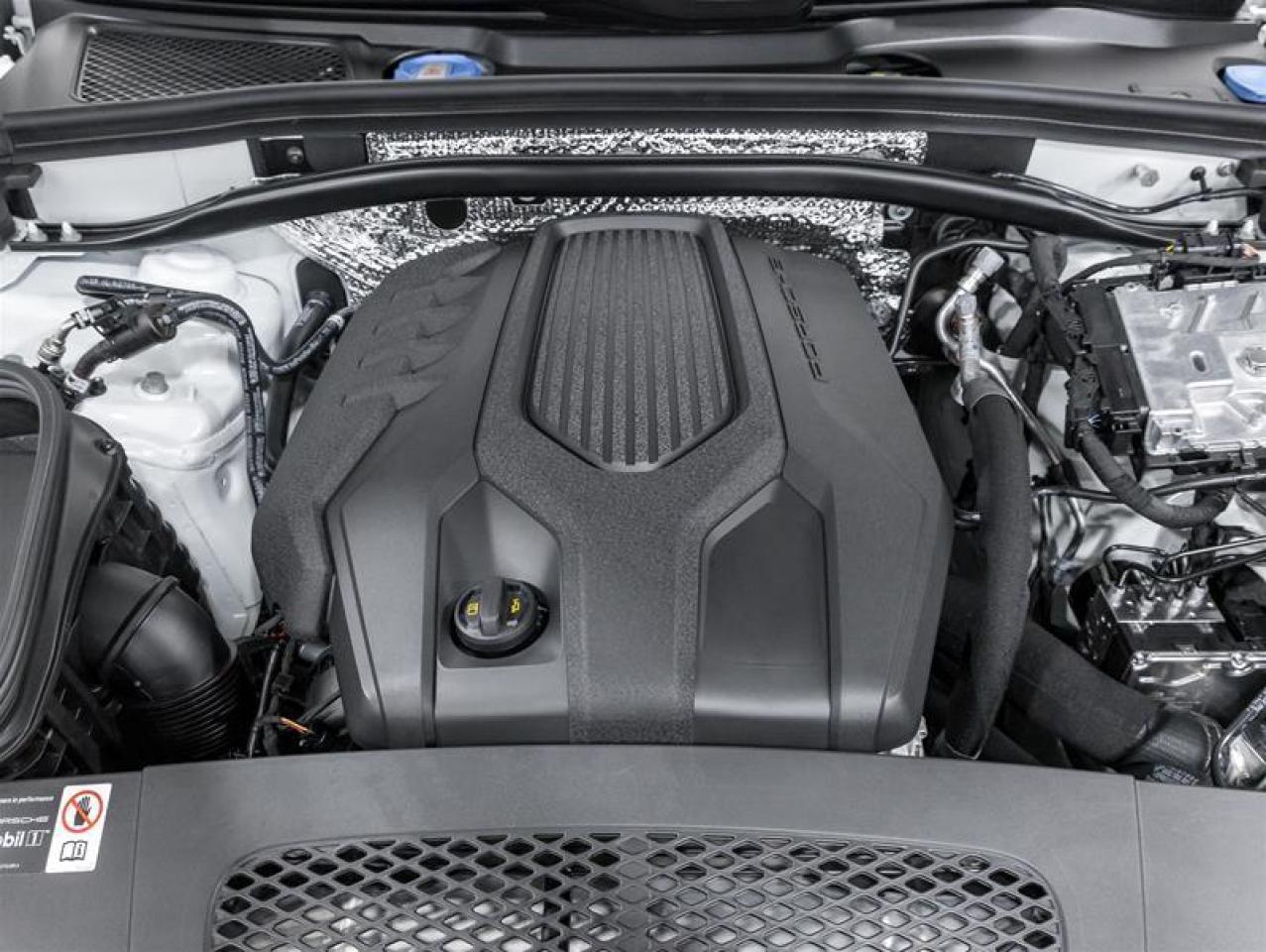 2026 Porsche Macan  Photo2