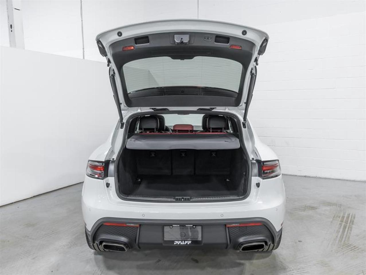 2026 Porsche Macan  Photo