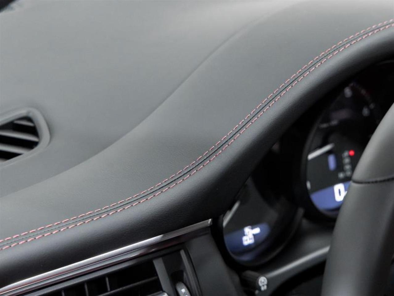 2026 Porsche Macan  Photo