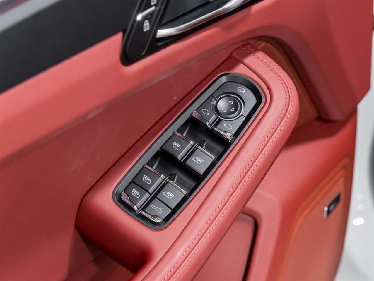 2026 Porsche Macan  Photo