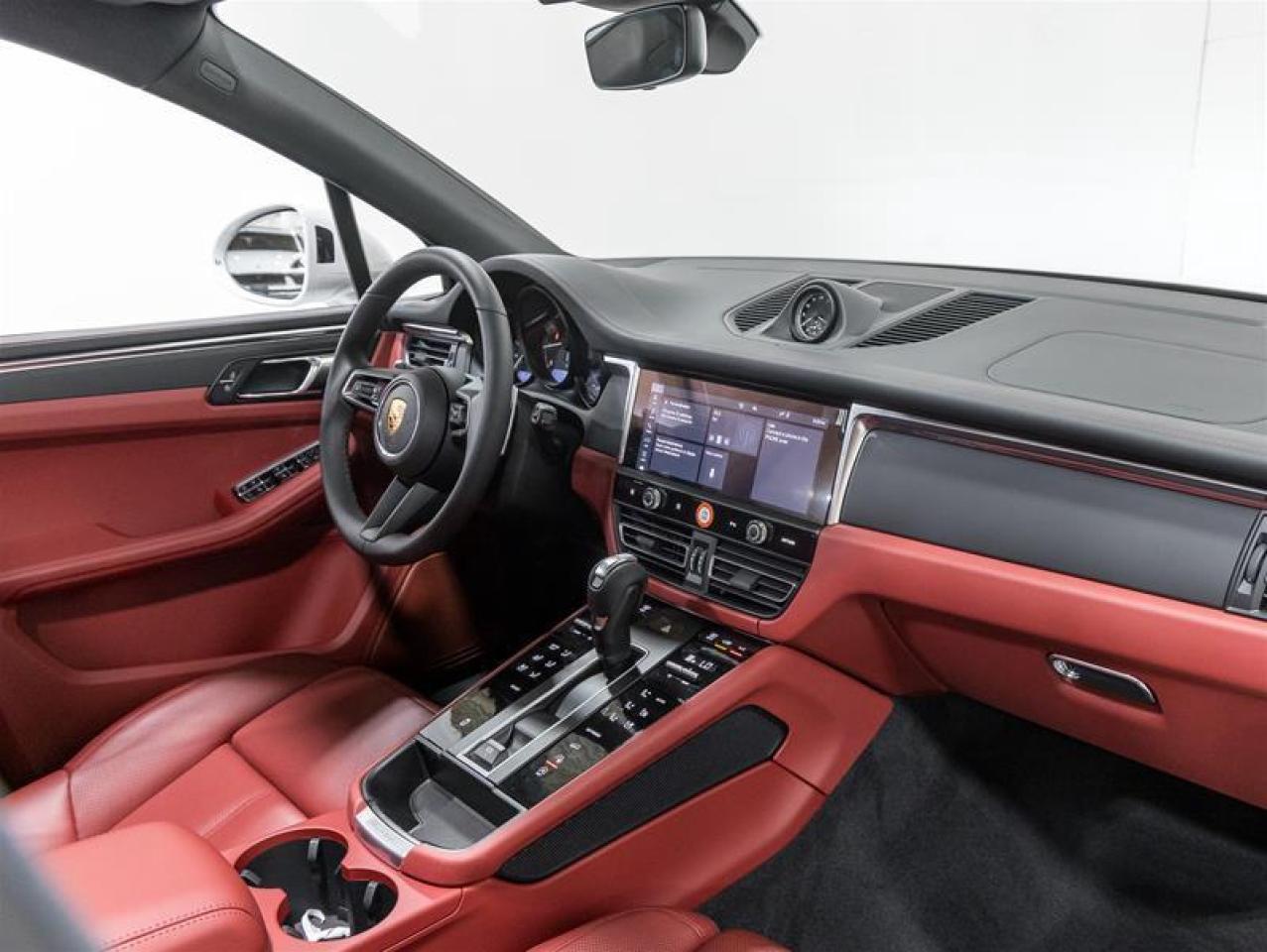 2026 Porsche Macan  Photo