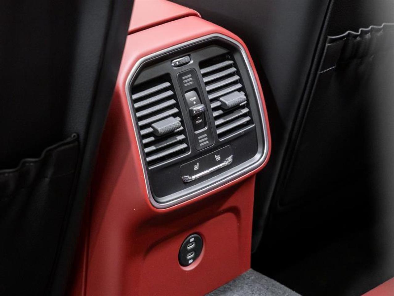 2026 Porsche Macan  Photo