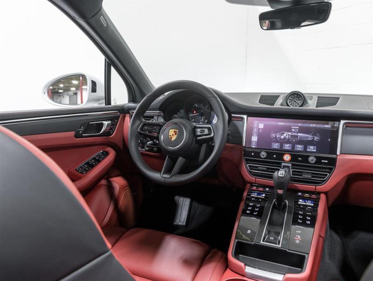 2026 Porsche Macan  Photo