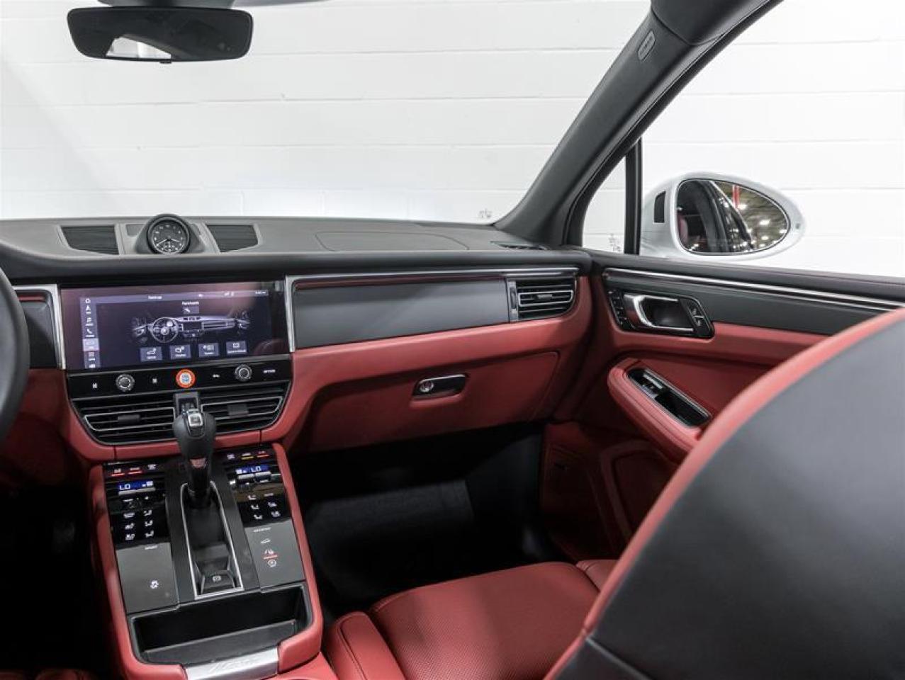 2026 Porsche Macan  Photo