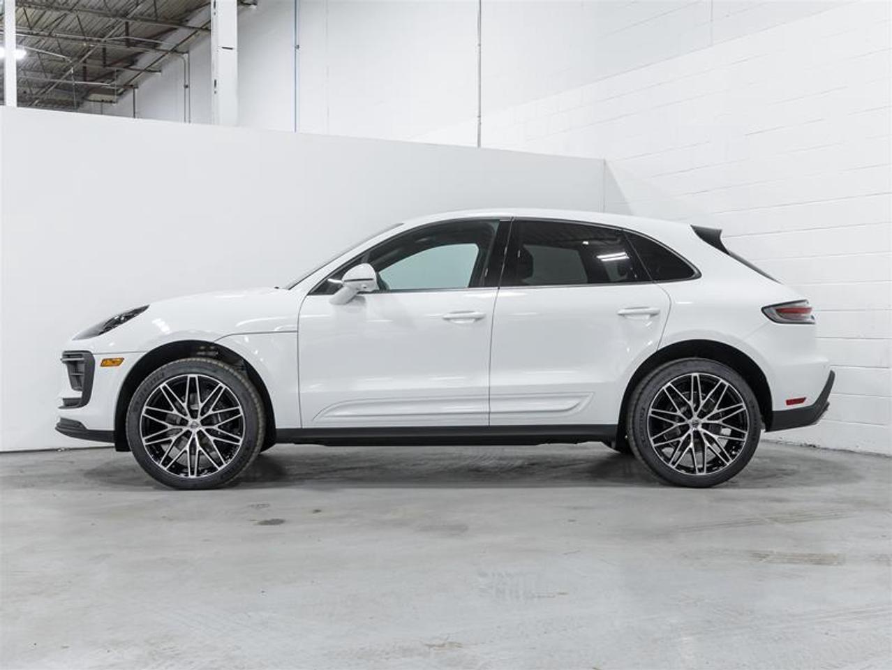 2026 Porsche Macan  Photo3