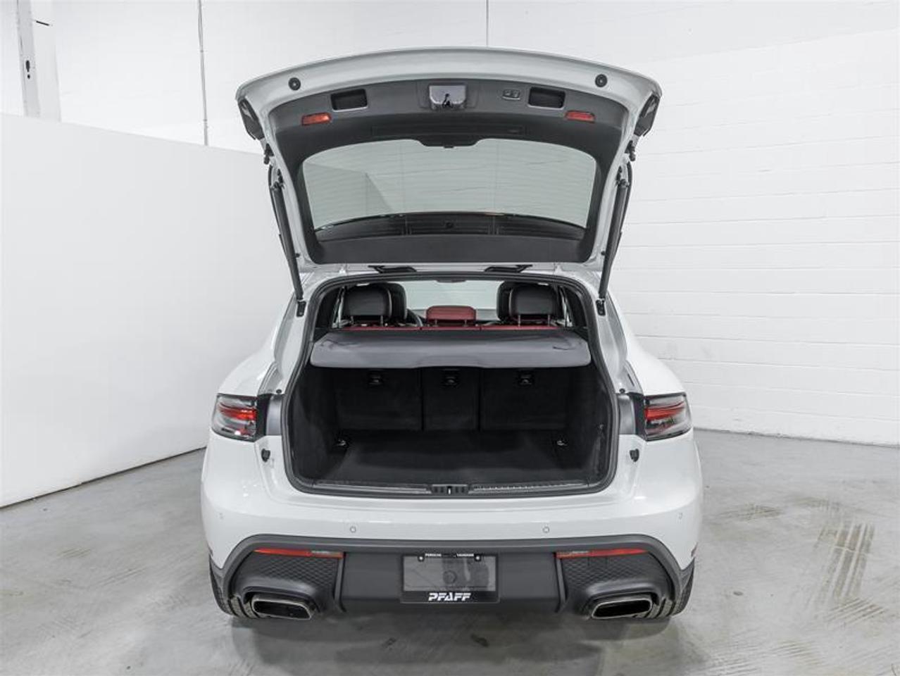 2026 Porsche Macan  Photo