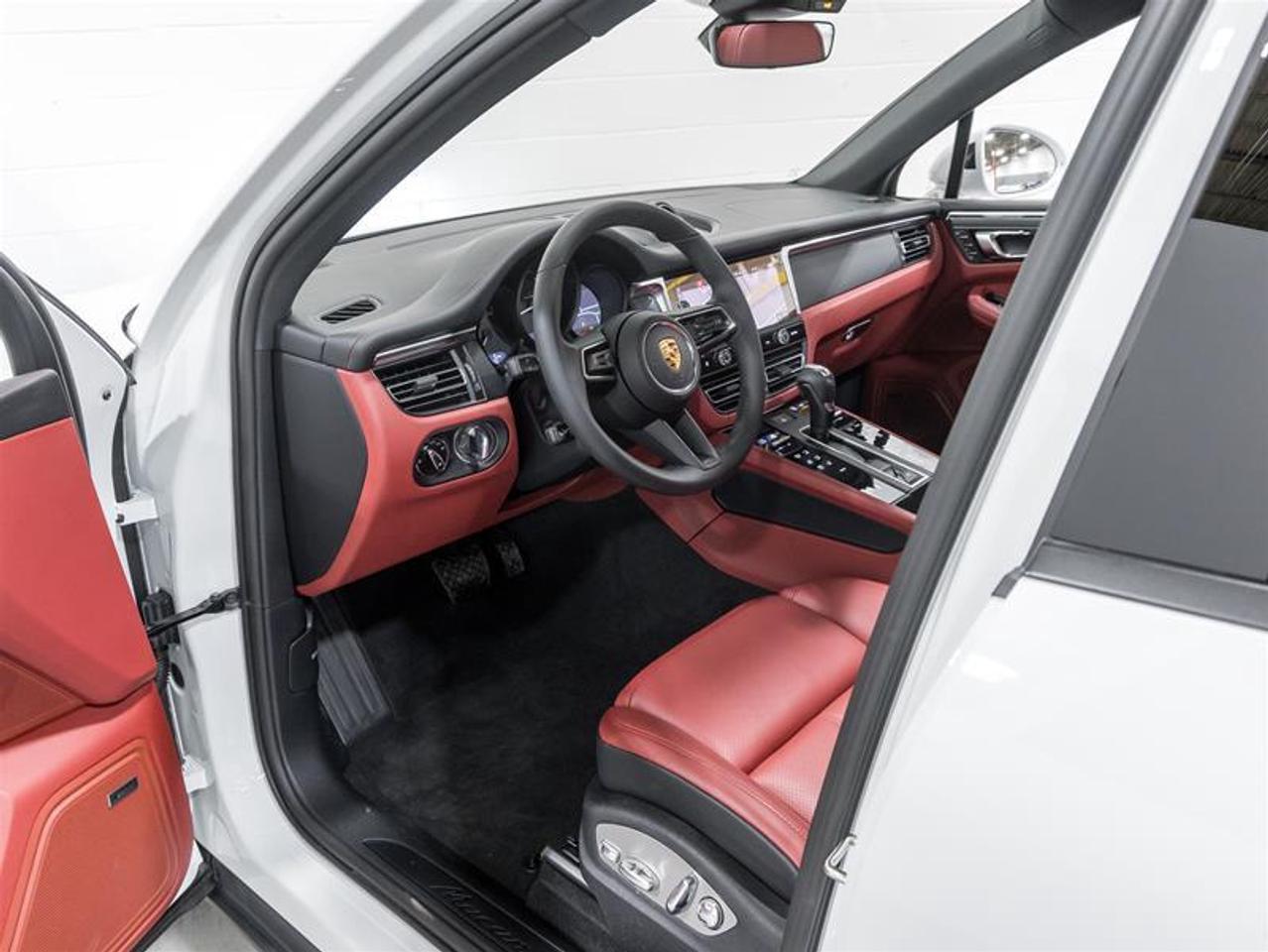 2026 Porsche Macan  Photo