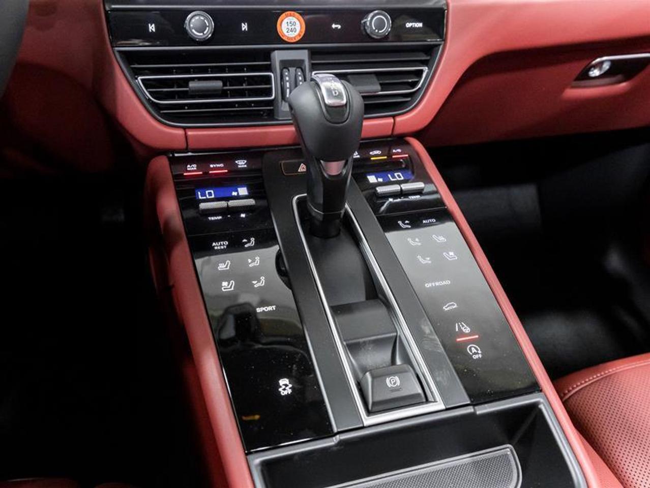 2026 Porsche Macan  Photo