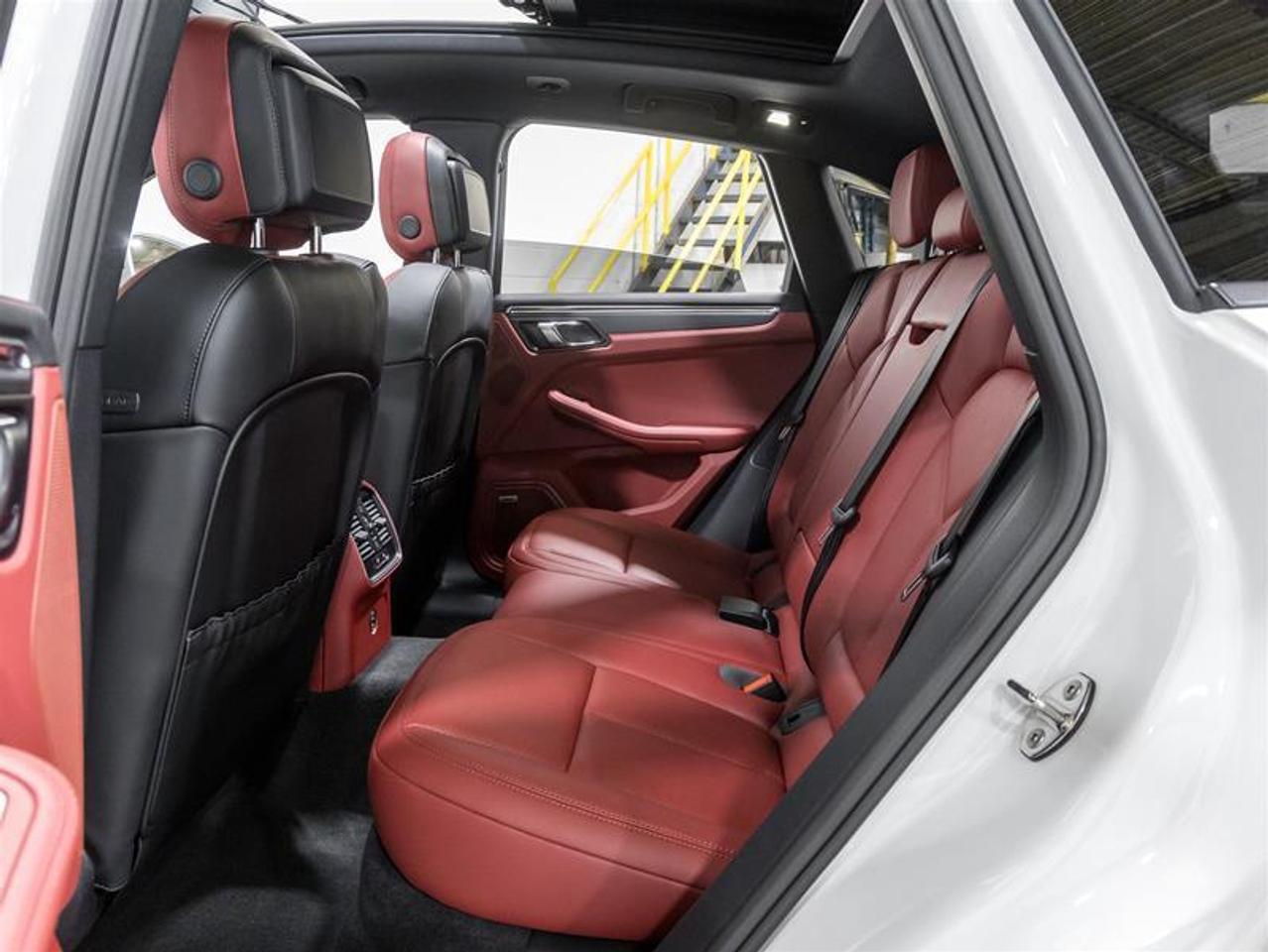 2026 Porsche Macan  Photo