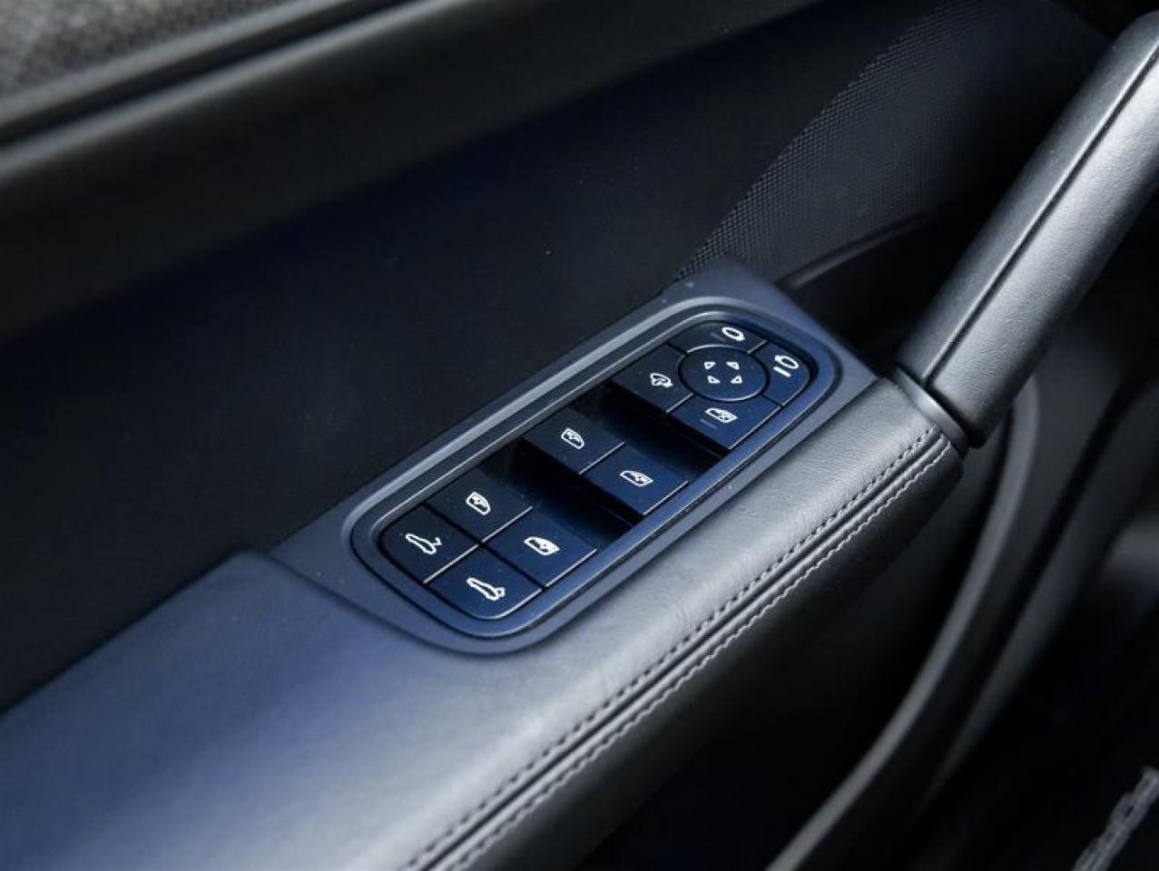 2025 Porsche Cayenne  Photo