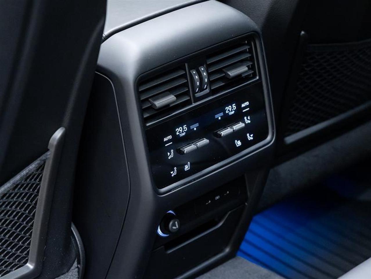 2025 Porsche Cayenne  Photo