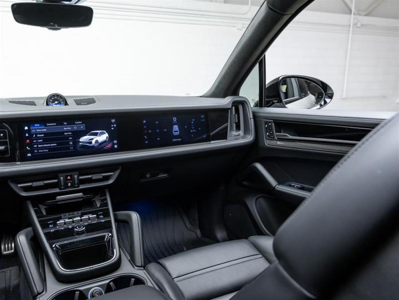 2025 Porsche Cayenne  Photo