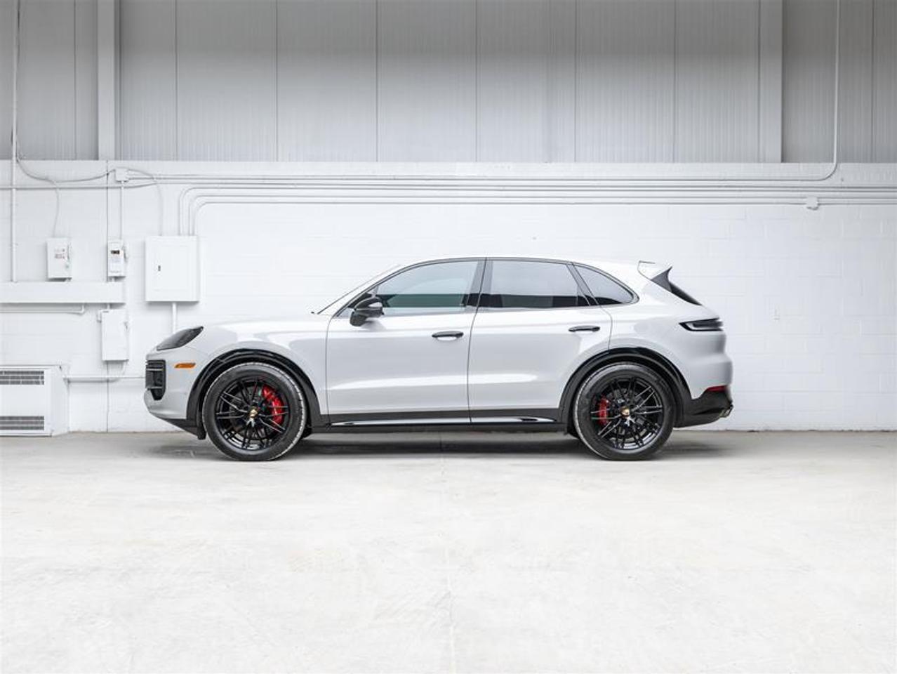 2025 Porsche Cayenne  Photo4