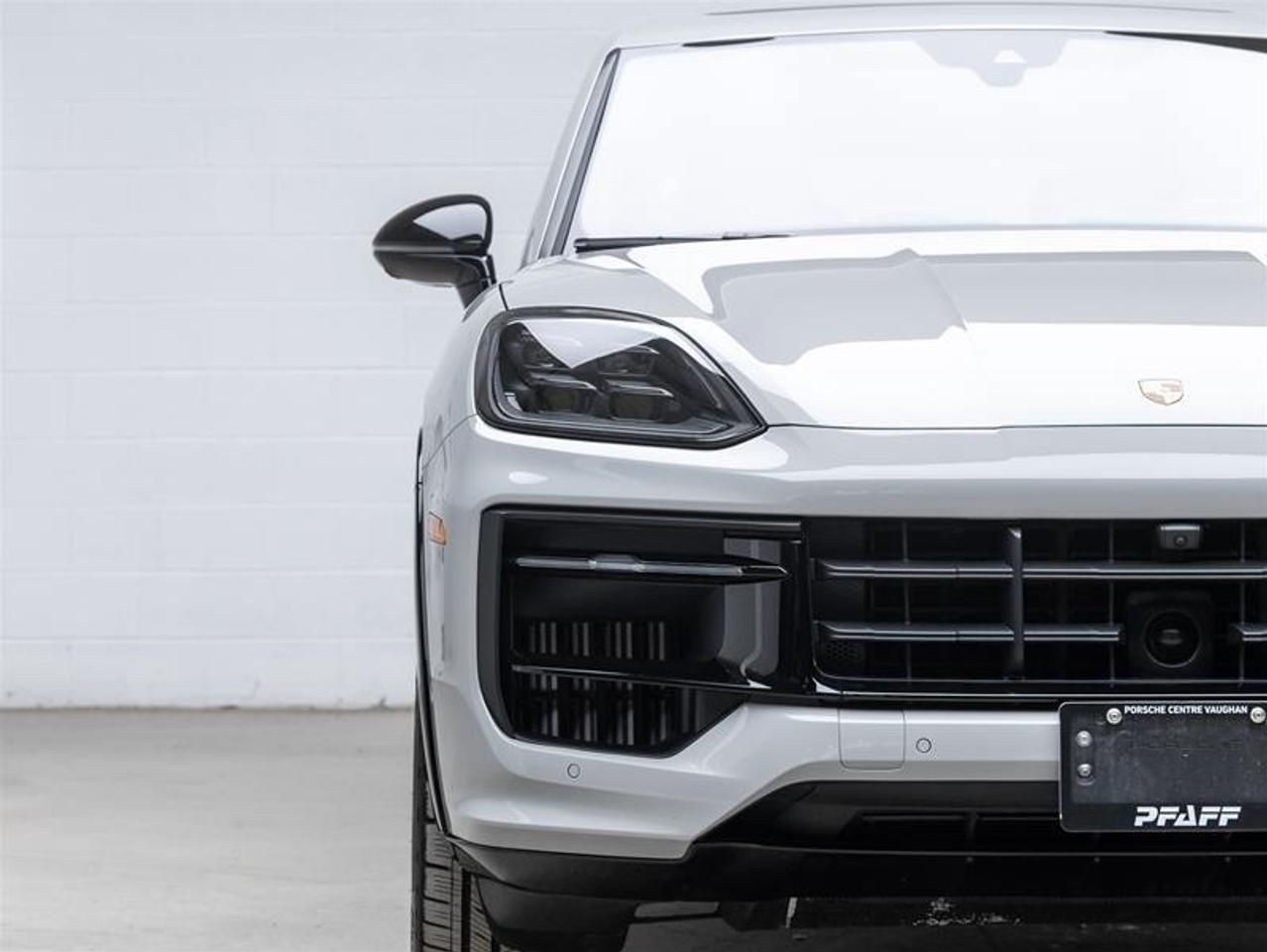 2025 Porsche Cayenne  Photo2