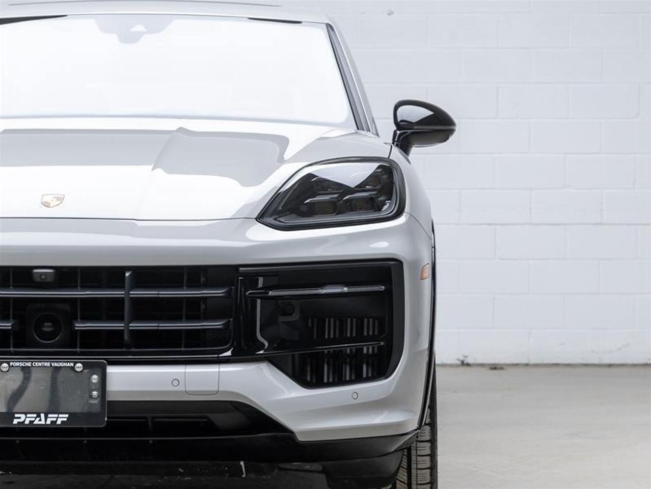 2025 Porsche Cayenne  Photo3