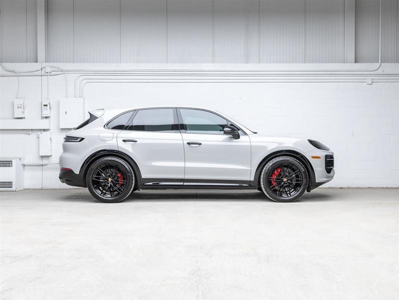 2025 Porsche Cayenne  Photo