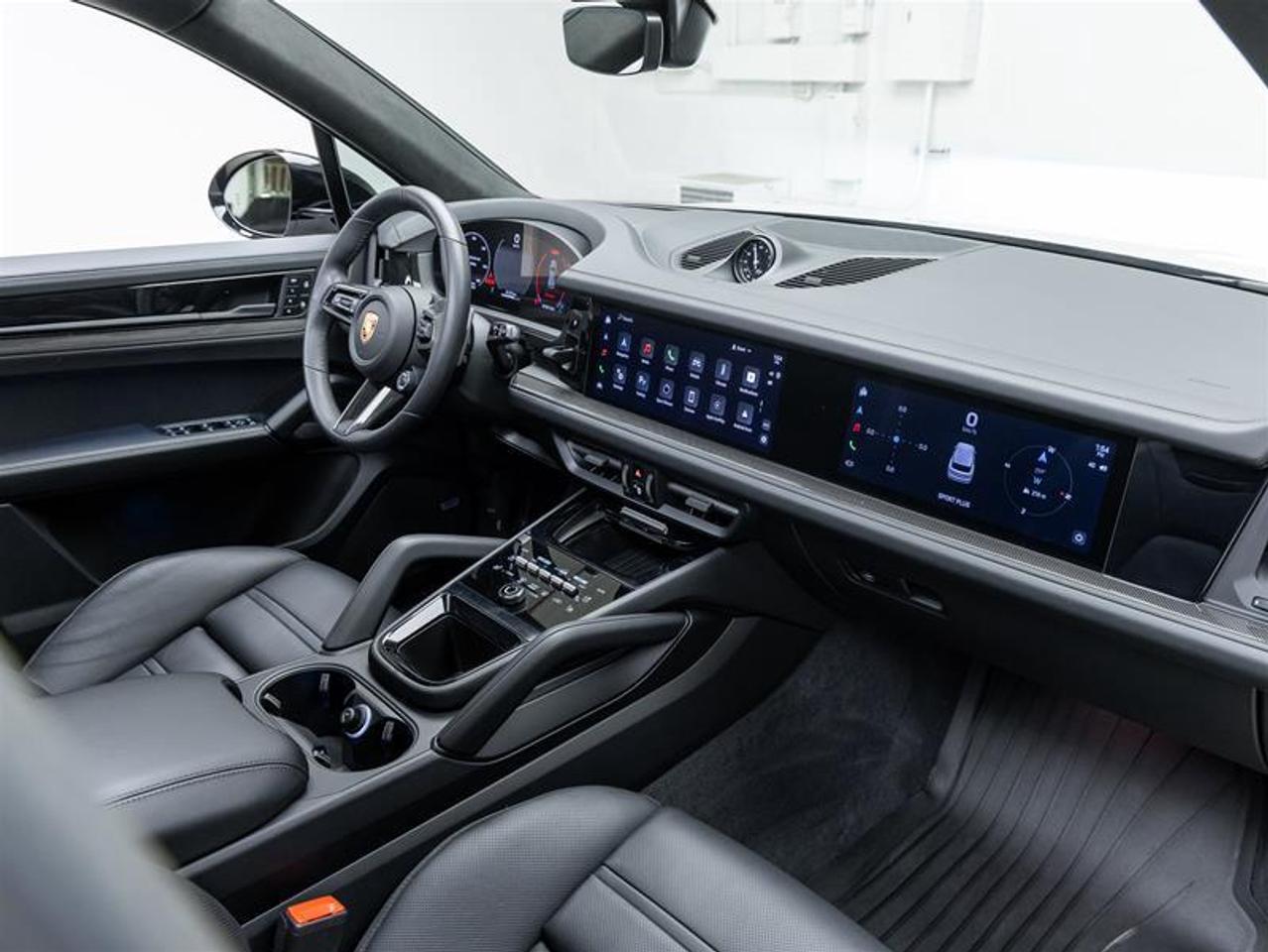 2025 Porsche Cayenne  Photo