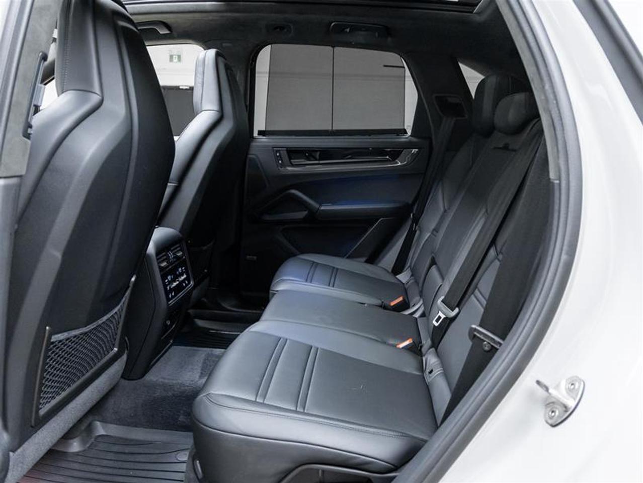 2025 Porsche Cayenne  Photo