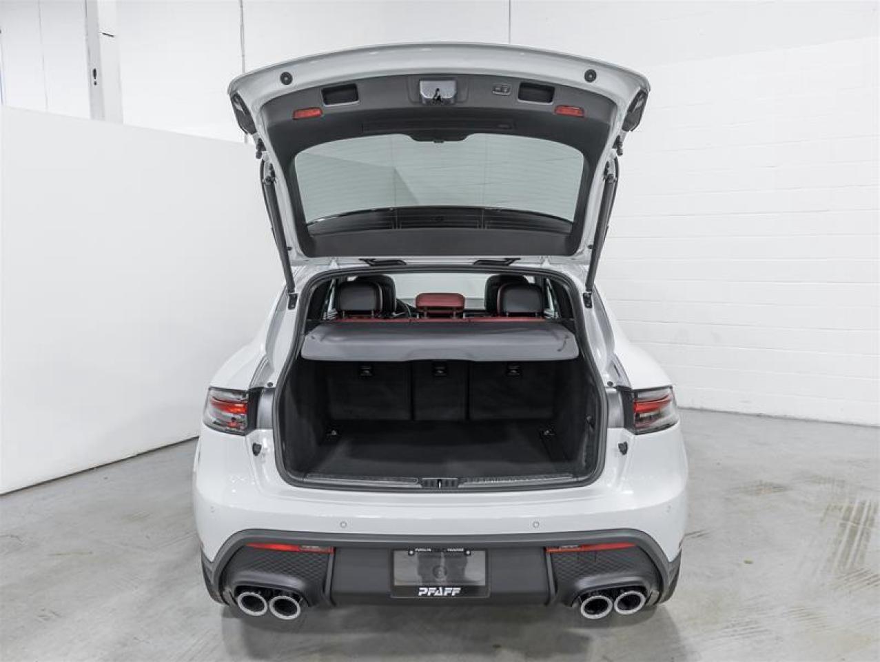 2026 Porsche Macan  Photo