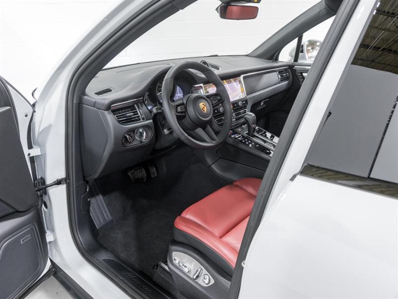 2026 Porsche Macan  Photo