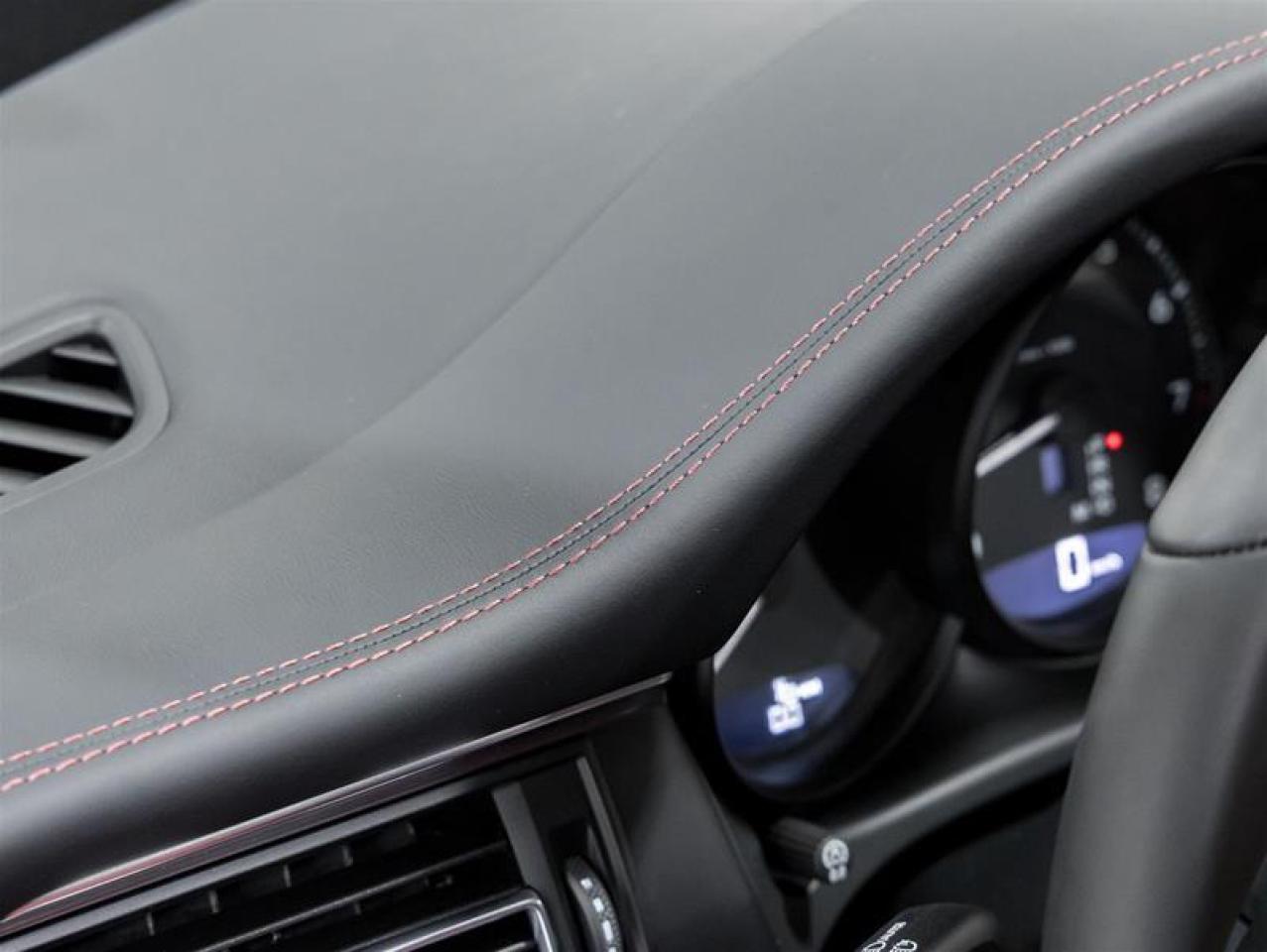 2026 Porsche Macan  Photo