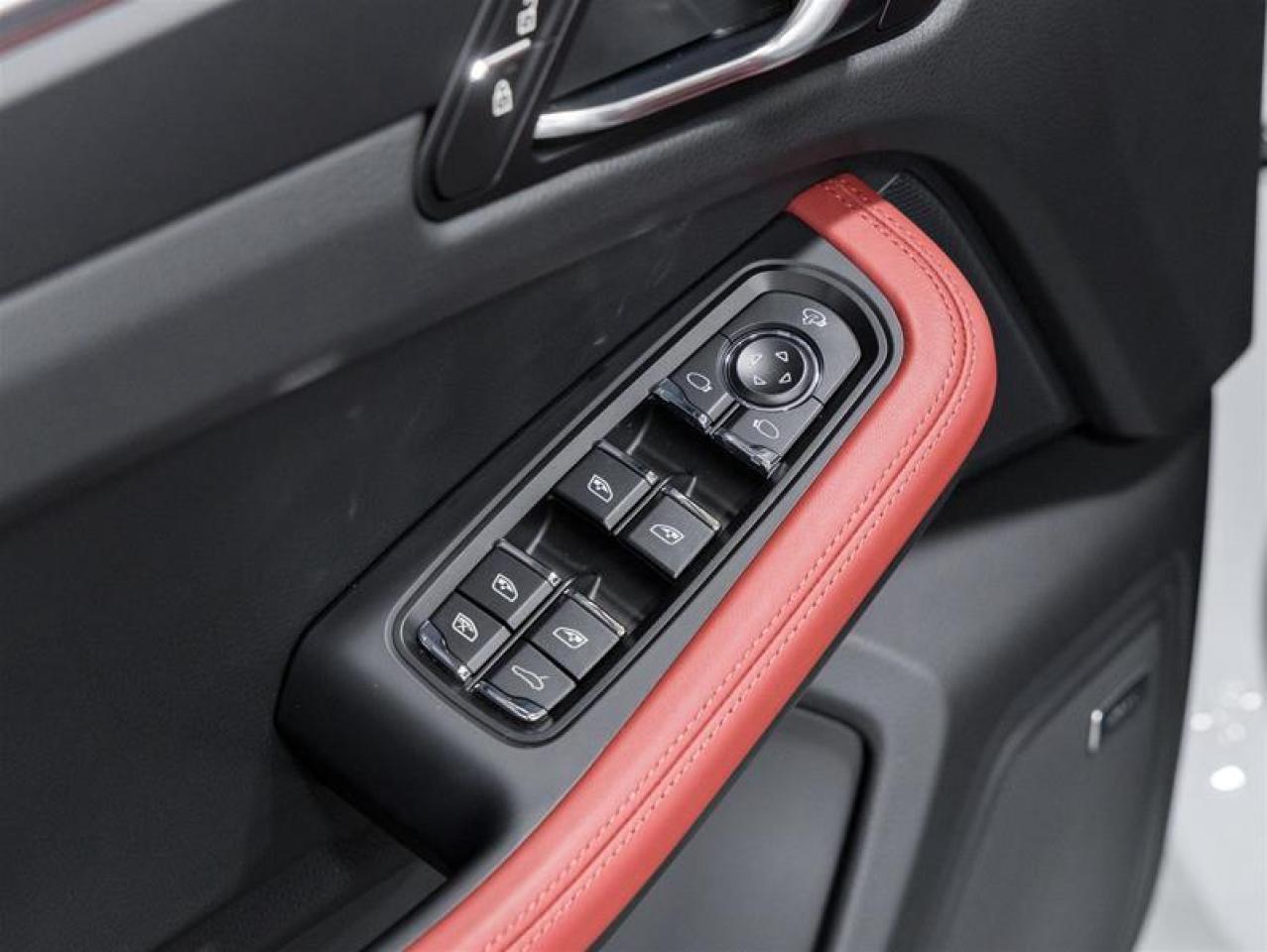 2026 Porsche Macan  Photo