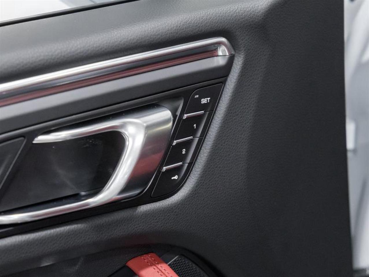 2026 Porsche Macan  Photo