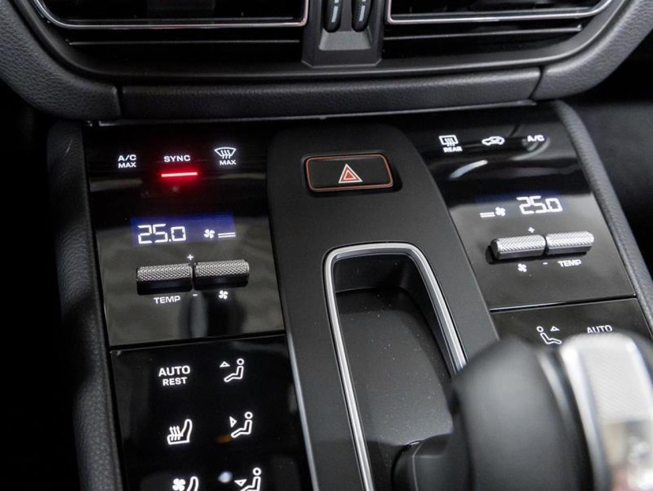 2026 Porsche Macan  Photo