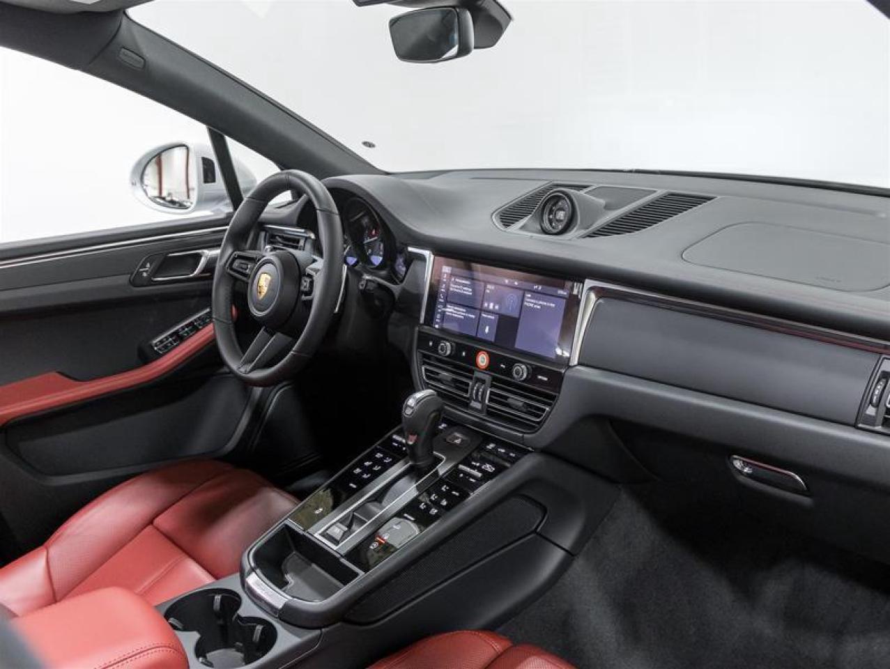 2026 Porsche Macan  Photo