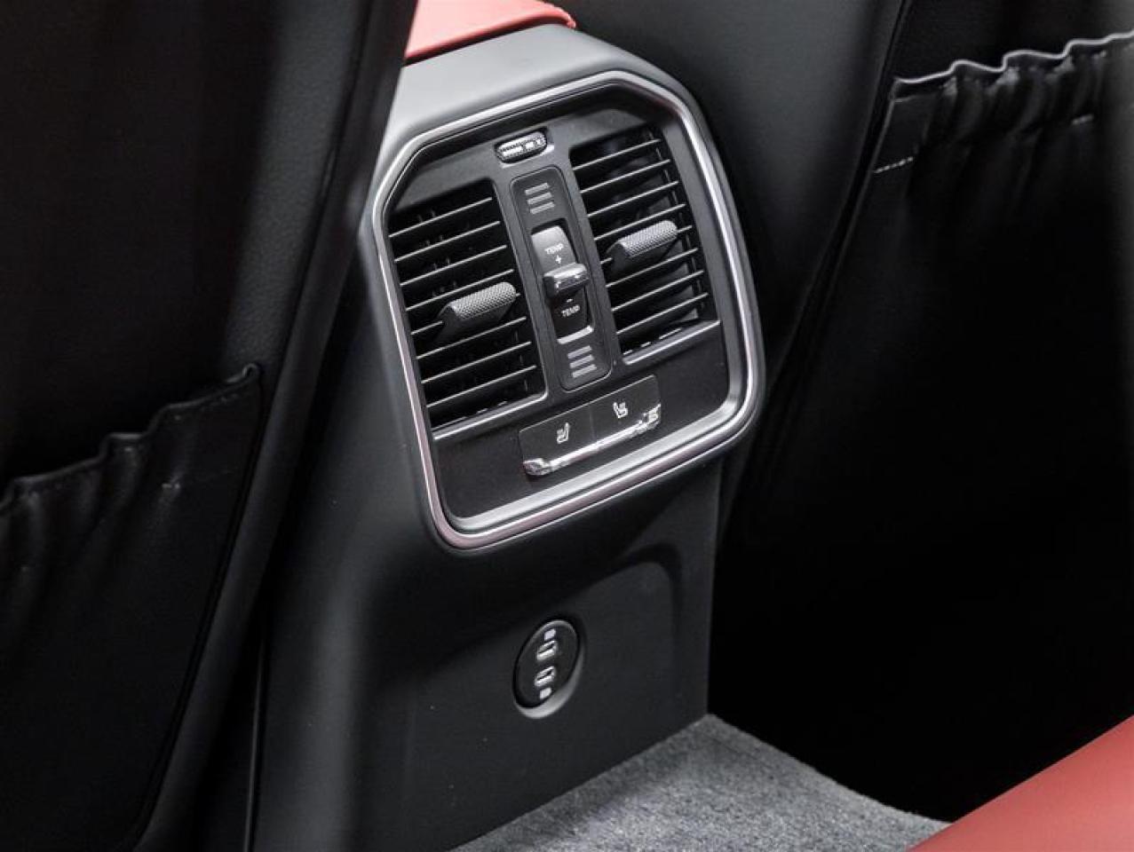 2026 Porsche Macan  Photo