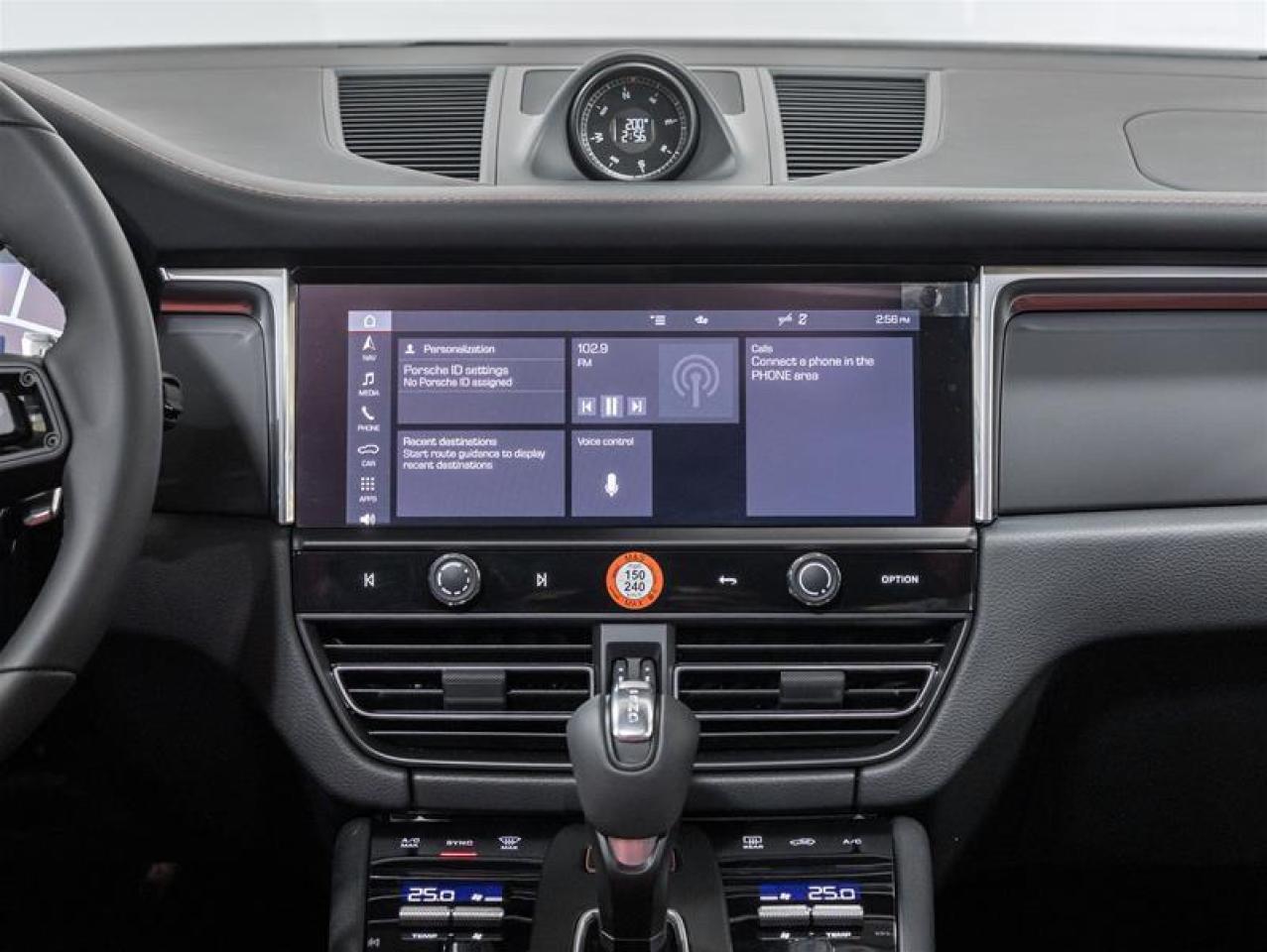 2026 Porsche Macan  Photo