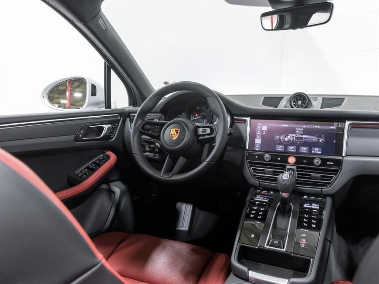 2026 Porsche Macan  Photo