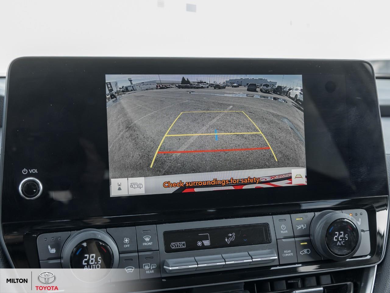 2024 Toyota Grand Highlander LEATHER HEATED STEERING 8 PASSENGER ONE OWNER TCUV Photo