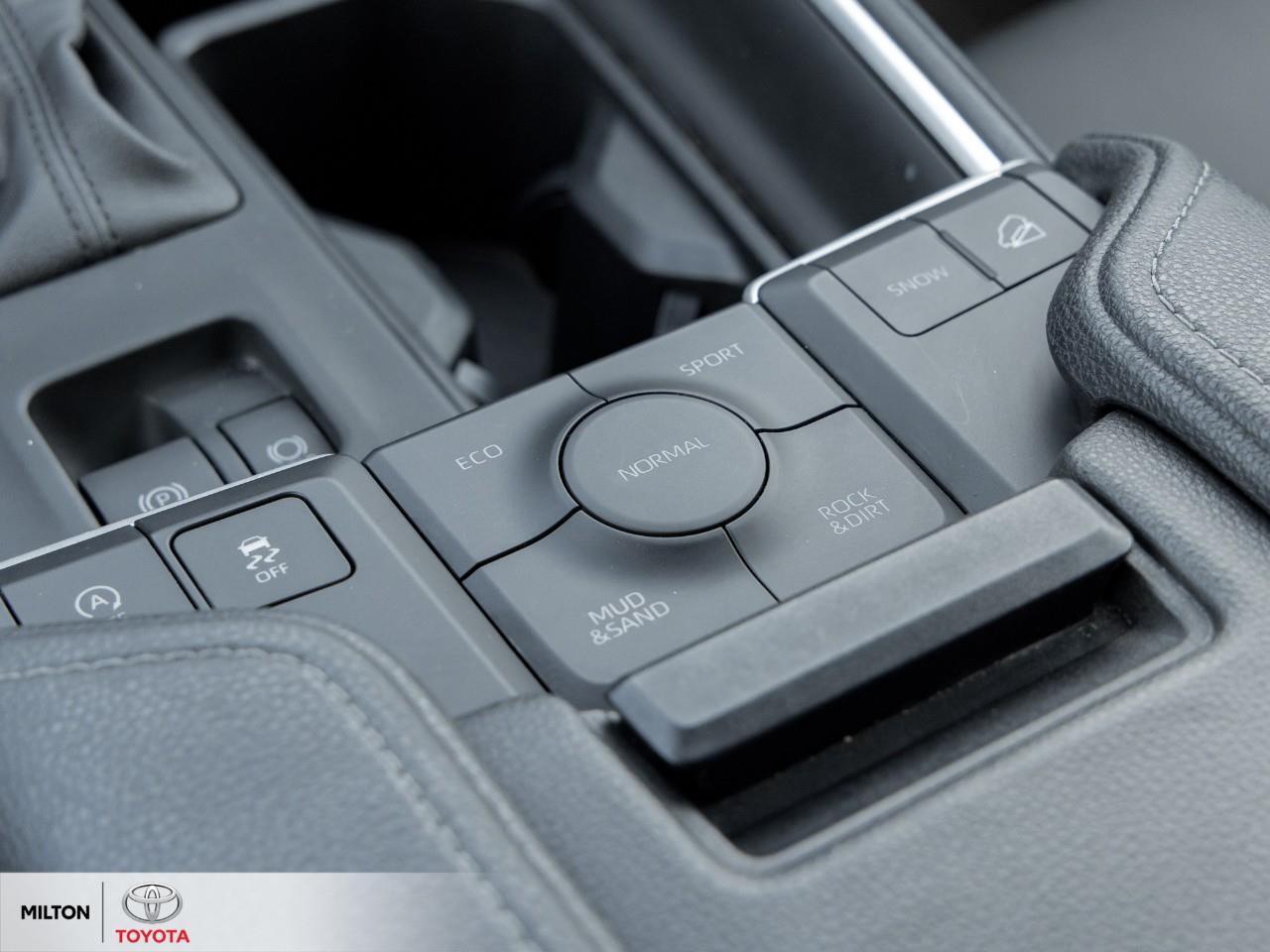 2024 Toyota Grand Highlander LEATHER HEATED STEERING 8 PASSENGER ONE OWNER TCUV Photo