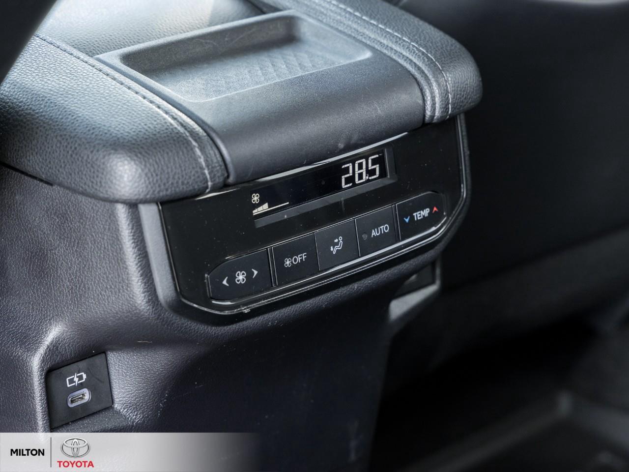 2024 Toyota Grand Highlander LEATHER HEATED STEERING 8 PASSENGER ONE OWNER TCUV Photo