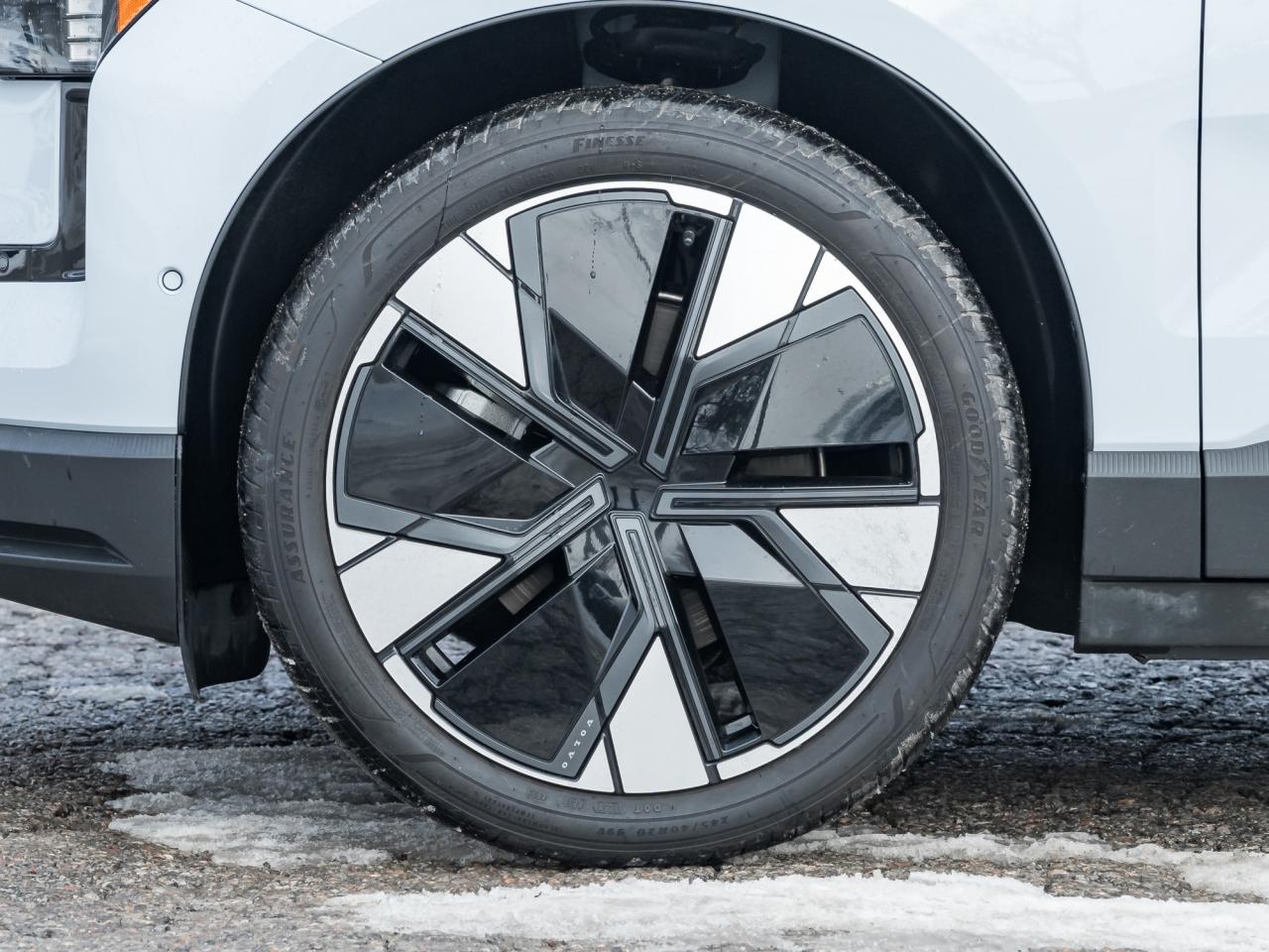 2025 Volvo EX30 Single Motor Extended Range ULTRA-2 SETS OF WHEELS Photo3