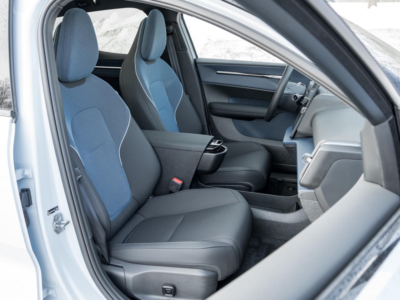 2025 Volvo EX30 Single Motor Extended Range ULTRA-2 SETS OF WHEELS Photo