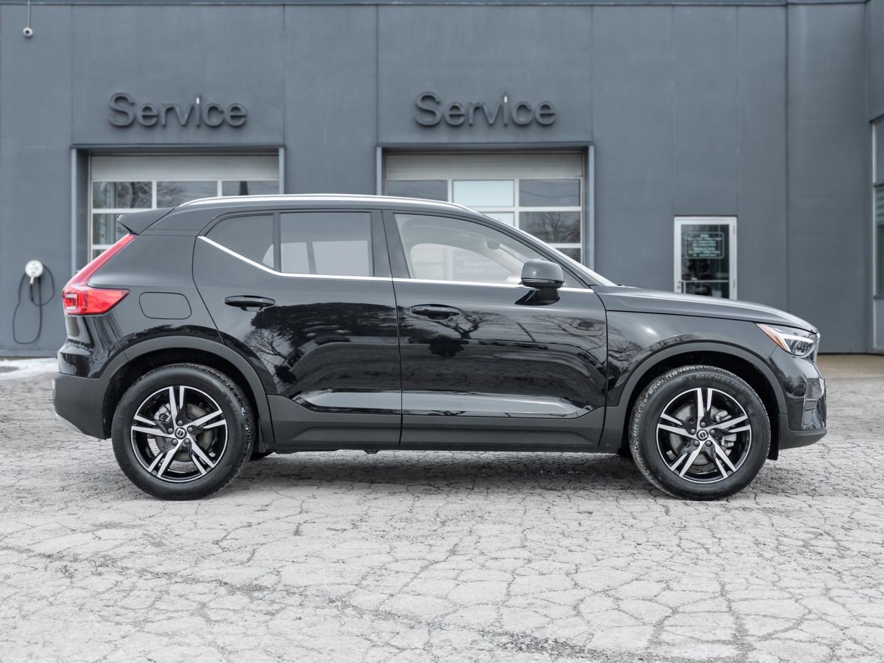 2025 Volvo XC40 B5 AWD  CPO FINANCE RATE 3.49%*(24M)-4%*(48M) Photo4