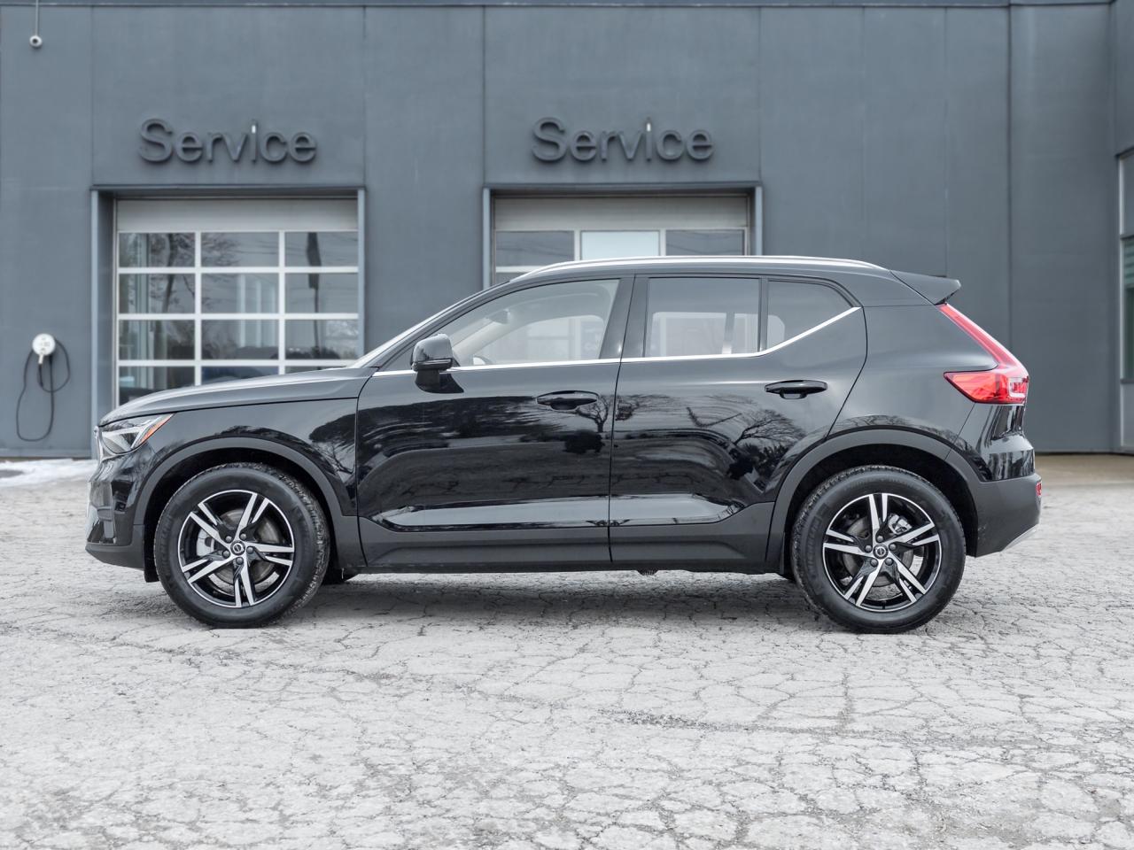 2025 Volvo XC40 B5 AWD  CPO FINANCE RATE 3.49%*(24M)-4%*(48M) Photo
