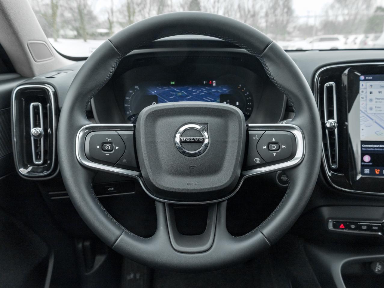 2025 Volvo XC40 B5 AWD  CPO FINANCE RATE 3.49%*(24M)-4%*(48M) Photo