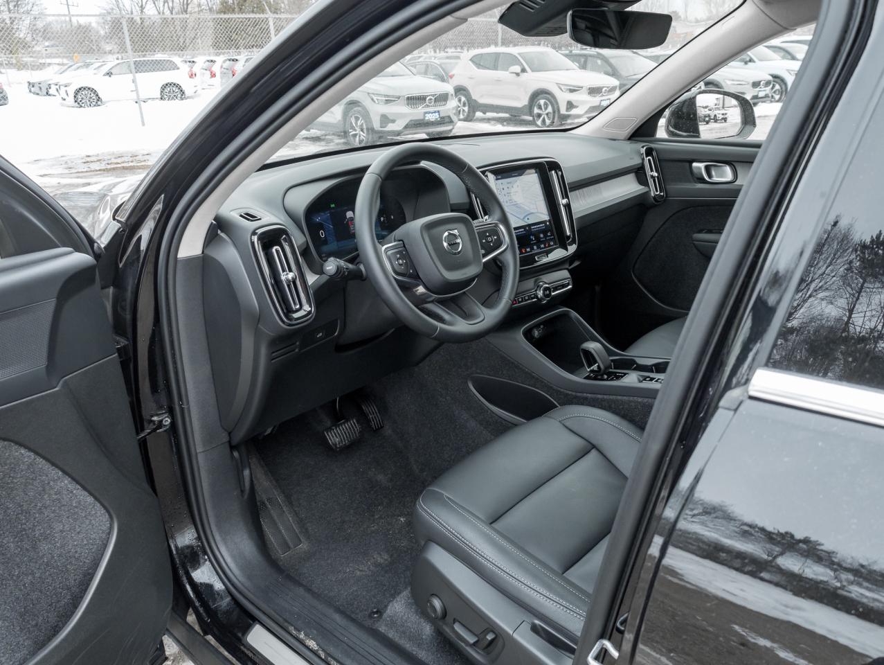 2025 Volvo XC40 B5 AWD  CPO FINANCE RATE 3.49%*(24M)-4%*(48M) Photo