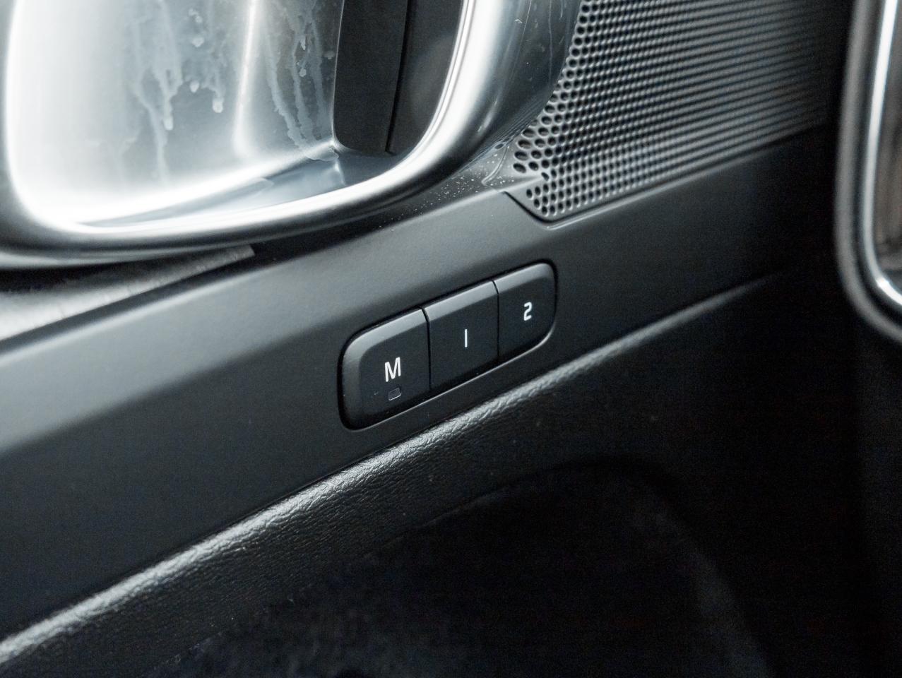 2025 Volvo XC40 B5 AWD  CPO FINANCE RATE 3.49%*(24M)-4%*(48M) Photo