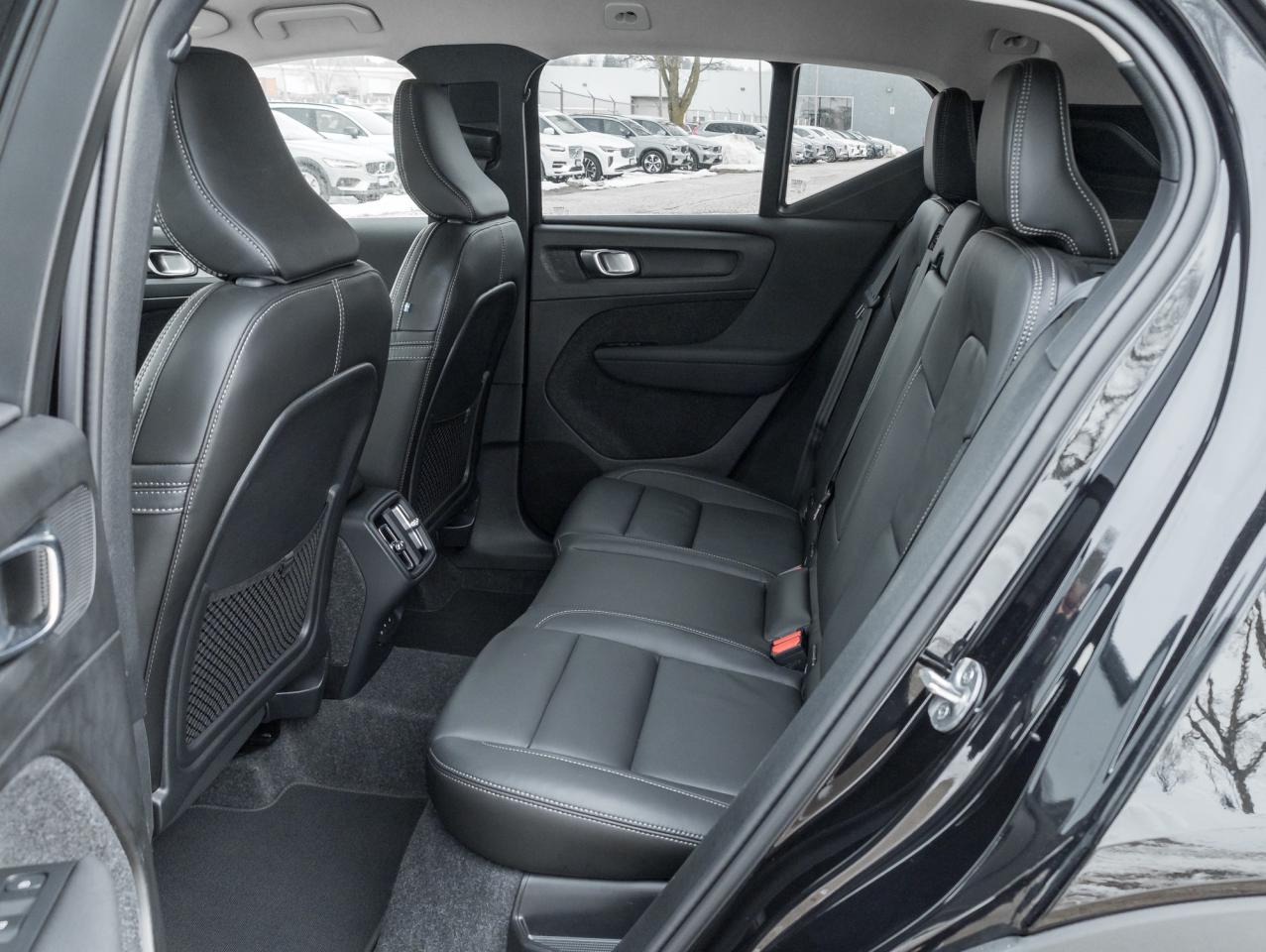 2025 Volvo XC40 B5 AWD  CPO FINANCE RATE 3.49%*(24M)-4%*(48M) Photo