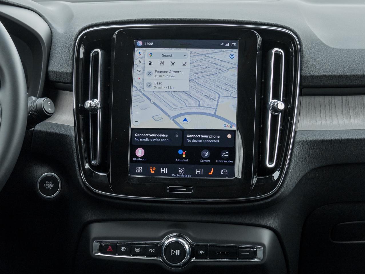 2025 Volvo XC40 B5 AWD  CPO FINANCE RATE 3.49%*(24M)-4%*(48M) Photo