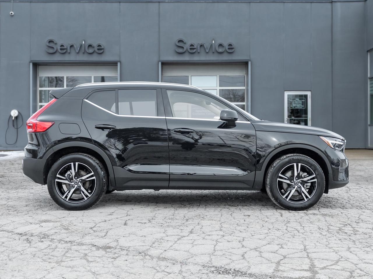 2025 Volvo XC40 B5 AWD  CPO FINANCE RATE 3.49%*(24M)-4%*(48M) Photo