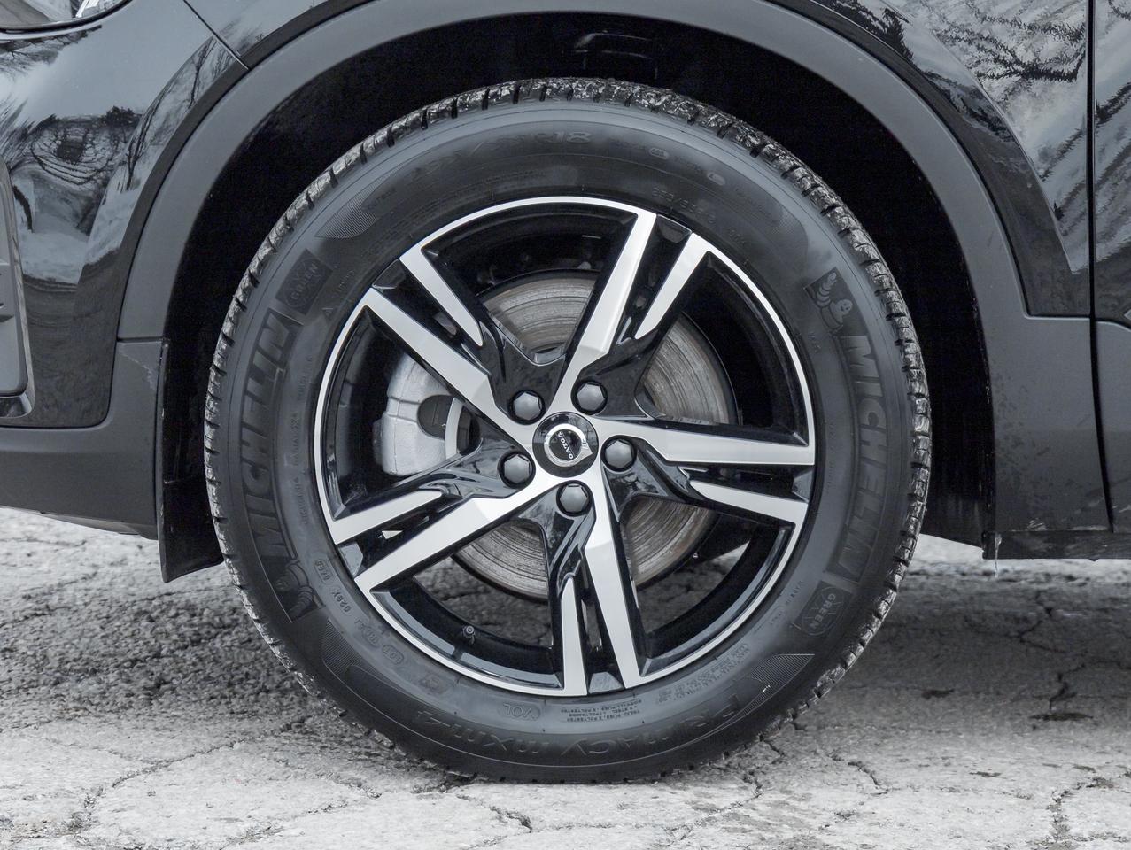 2025 Volvo XC40 B5 AWD  CPO FINANCE RATE 3.49%*(24M)-4%*(48M) Photo3
