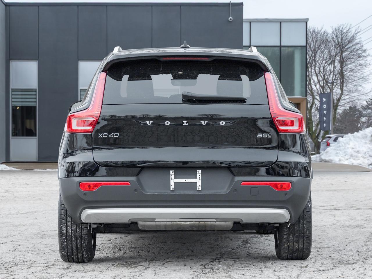 2025 Volvo XC40 B5 AWD  CPO FINANCE RATE 3.49%*(24M)-4%*(48M) Photo