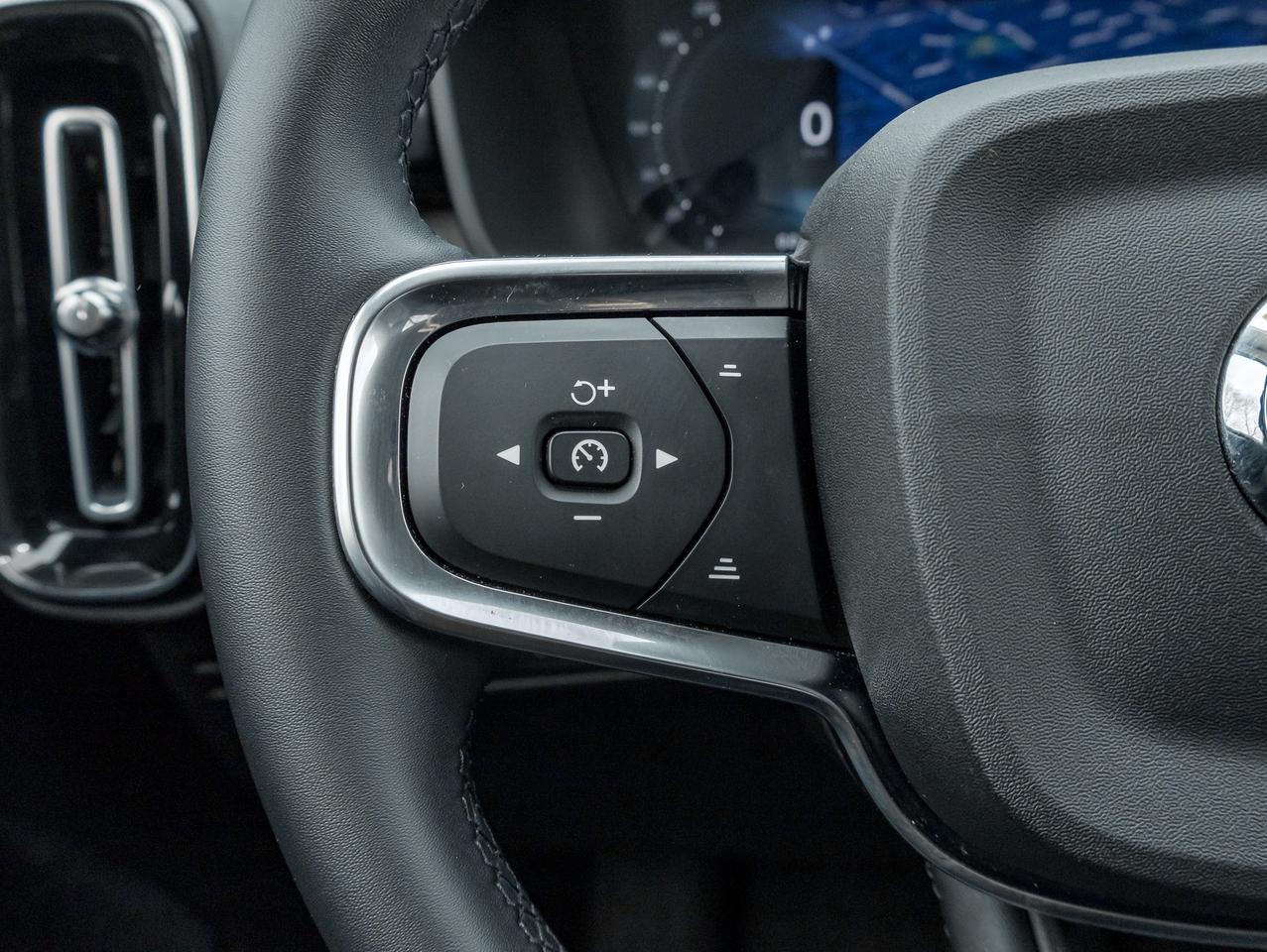 2025 Volvo XC40 B5 AWD  CPO FINANCE RATE 3.49%*(24M)-4%*(48M) Photo