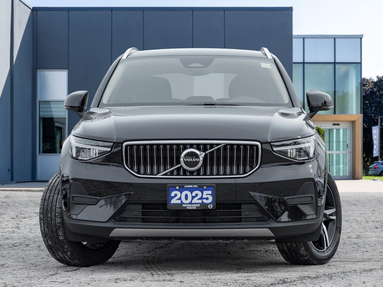 2025 Volvo XC40 B5 AWD  CPO FINANCE RATE 3.49%*(24M)-4%*(48M) Photo